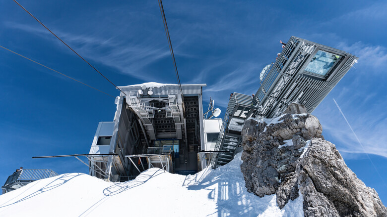 Blick auf den Skywalk von der Dachstein Gondel | © Johannes Absenger Blick auf den Skywalk von der Dachstein Gondel | © Johannes Absenger