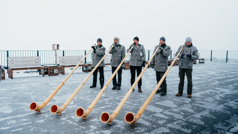 Fünf Musikanten (Bläser) am Dachstein als Empfang | © Stefan Simonovic