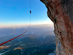 Das große Dach der Dachstein Direttissima erstmals im Rotpunkt geklettert | © Michi Perhab