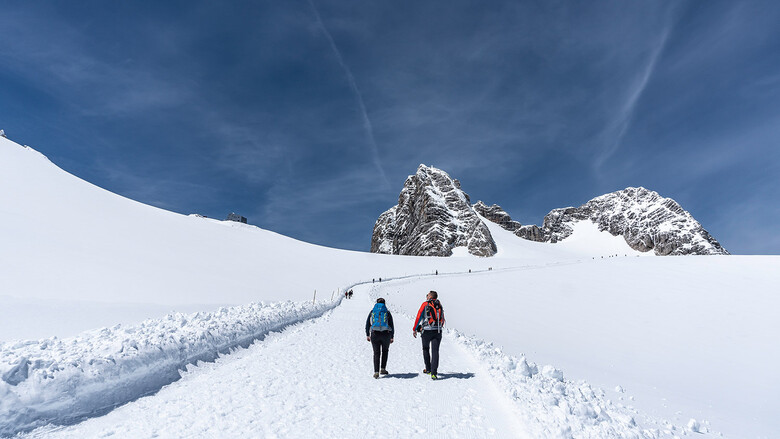Winterwandern am Dachstein | © Josh Absenger