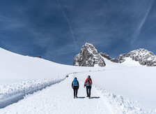Winterwandern am Dachstein | © Josh Absenger