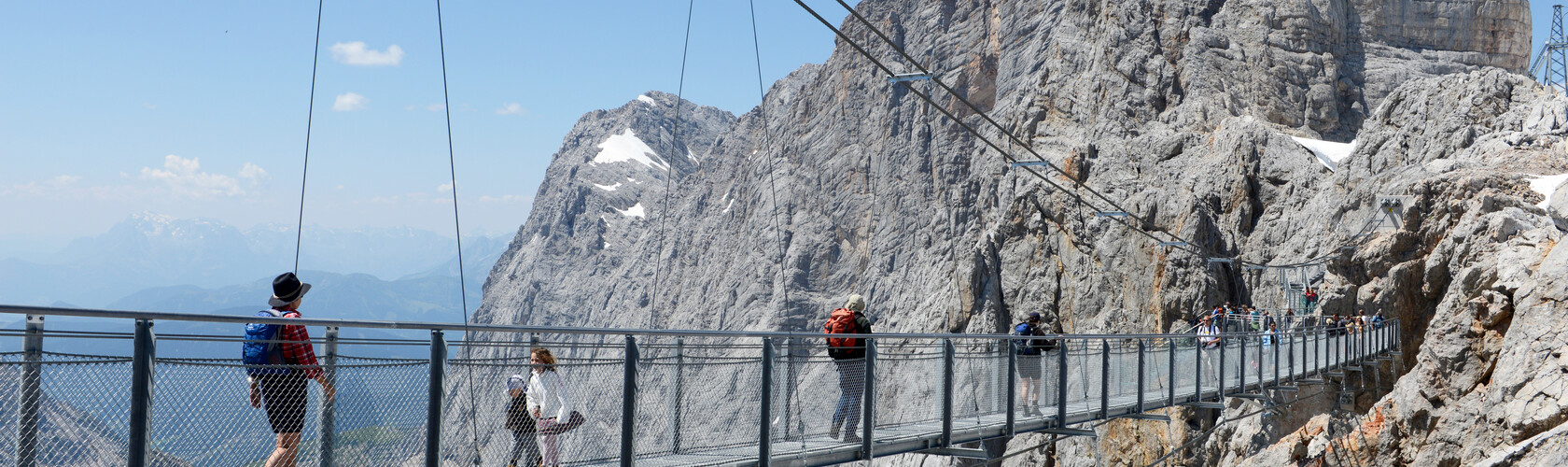 View to the suspension bridge | © Gery Wolf