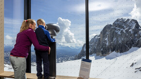 Digitales Fernrohr im Dachstein Gletscherrestaurant | © Harald Steiner