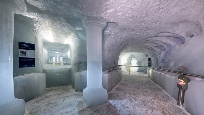 Erforsche den Gletscher im Dachstein Eispalast | © Harald Steiner