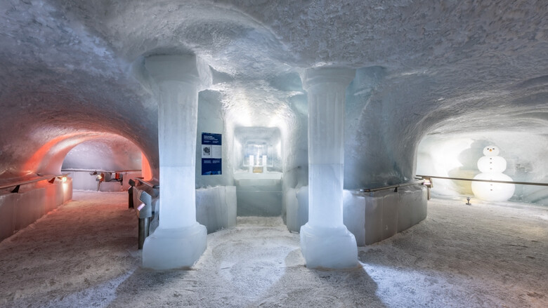 Erforsche den Gletscher im Dachstein Eispalast | © Harald Steiner