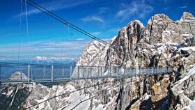 Dachstein Hängebrücke im Winter.