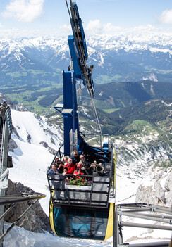 Balcony on the roof of the panorama gondola | © Harald Steiner