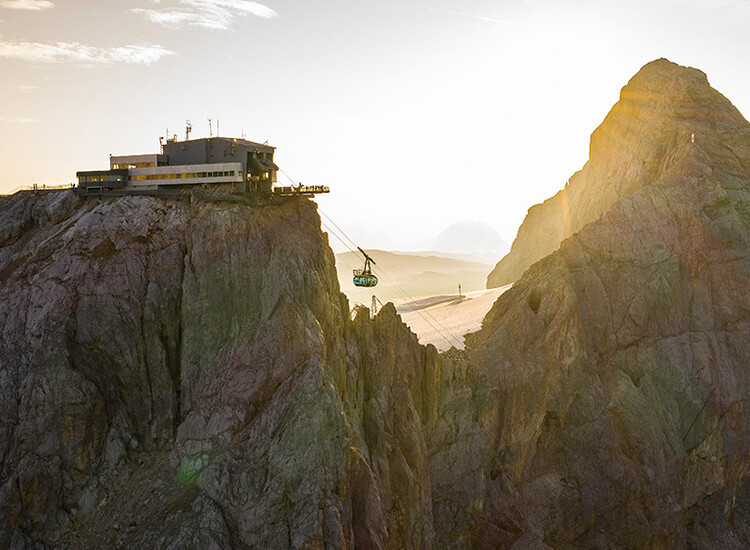 Panorama gondola at sunrise on the Dachstein Glacier | © Johannes Absenger