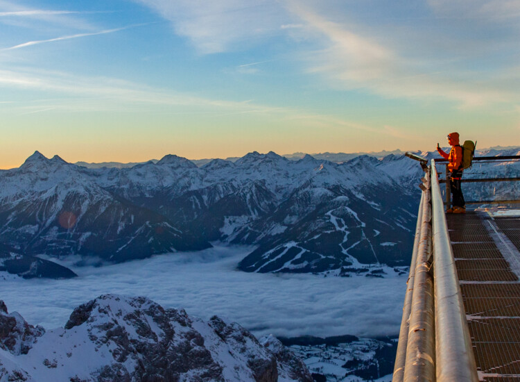 Den atemberaubenden Ausblick vom Dachstein Sky Walk genießen. | © Renè Eduard Perhab 