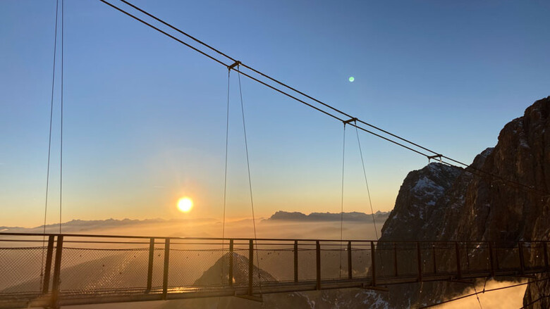 Sonnenuntergang auf der Dachstein Hängebrücke | © Bianca Rettenwender