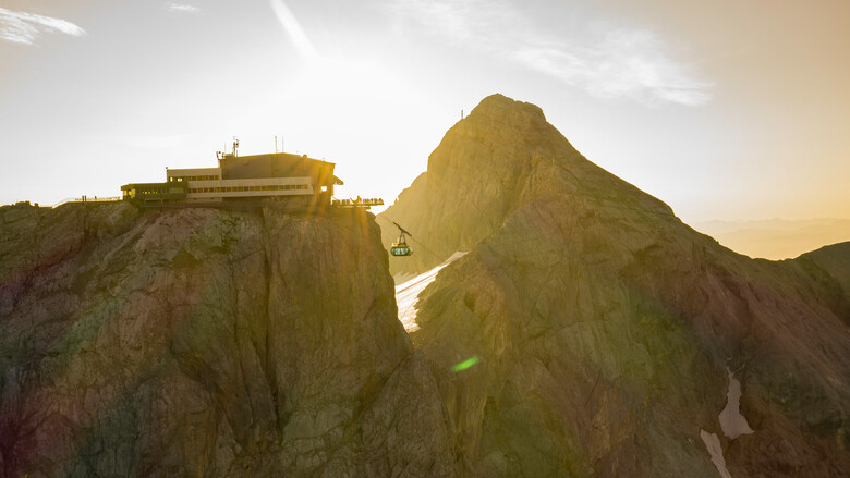 Sonnenaufgang mit Dachsteingondel | (c) Johannes Absenger | © Johannes Absenger