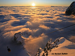 Sonnenuntergang am Dachstein mit Wolkenmeer.  | (c) Herbert Raffalt | © Herbert Raffalt