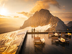 Sonnenaufgang am Dachsteingletscher | © Josh Absenger