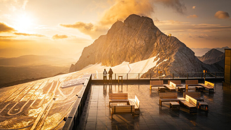 Sonnenaufgang am Dachsteingletscher | © Josh Absenger