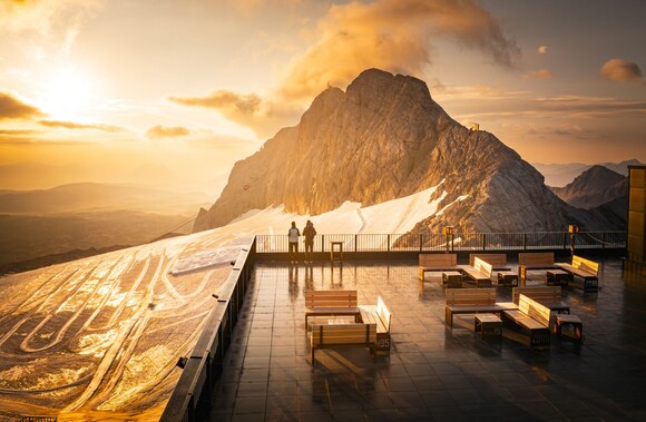 Sonnenaufgang am Dachsteingletscher | © Josh Absenger