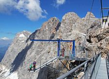 Das Wetter spielte alle Stücke bei der Montage der Treppe ins Nichts | © Christoph Buchegger