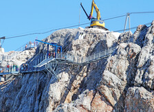 Spektakuläre Montage der Treppe ins Nichts im Jahr 2013 | © Christoph Buchegger