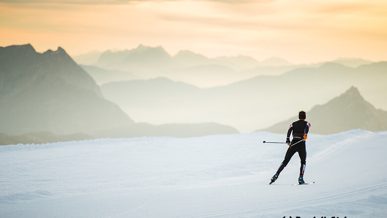 Cross-country skier on the Dachstein cross-country ski run | © Dominik Steiner