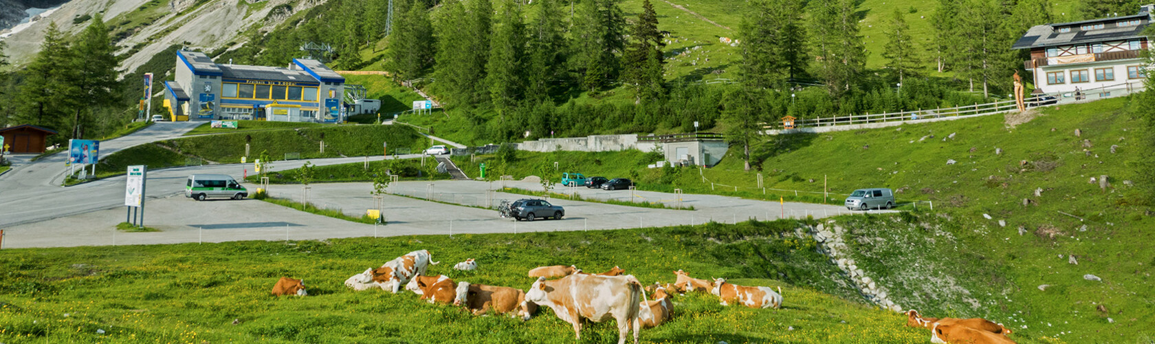 The Almland in front of the Dachstein valley station | © Bernhard Wieland