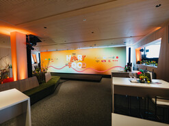 Dachstein Gletscherrestaurant mit Bildschirm der "Heart of food" zeigt | © Stefan Simonovic