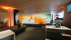 Dachstein Gletscherrestaurant mit Bildschirm der "Heart of food" zeigt | © Stefan Simonovic