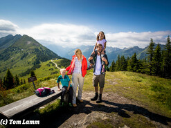 Wandern mit der ganzen Familie in der Region Schladming-Dachstein. | © Tom Lamm