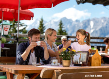 You can enjoy your coffee and cake with a great view! | © Tom Lamm